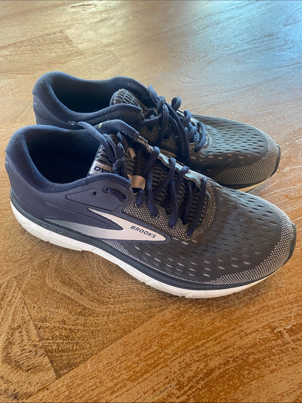 Brooks Dyad 11 Navy Sneakers